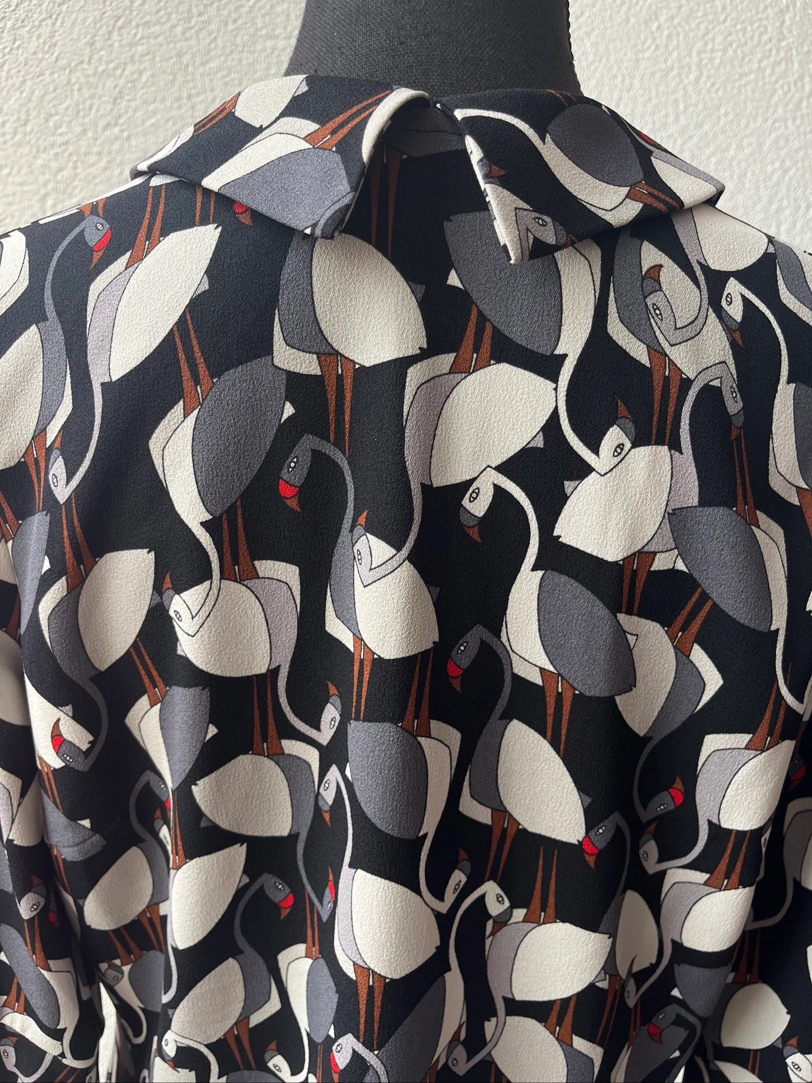 🌺 𝒎𝒛 | Blusa Steps com estampa de pássaros | Tamanho L | Preto cinza | Manga 3/4 – photo 2